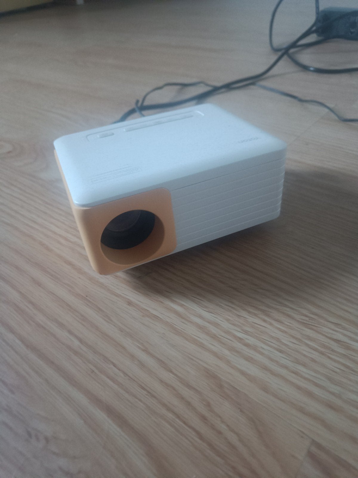 Yuton beamer - Draagbare projector, Gebruikt, Onbekend, LED, Ophalen of Verzenden
