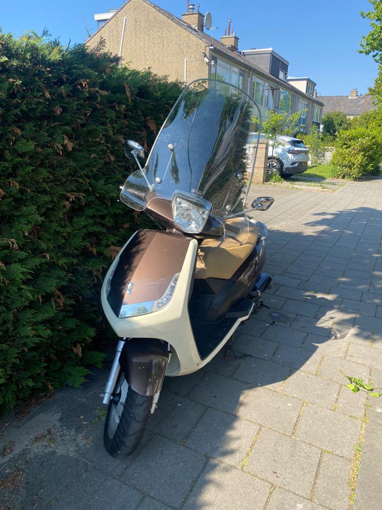 Peugeot new vivacity opknapper / onderdelen 2012, Fietsen en Brommers, Scooters | Peugeot, Ophalen, Zo goed als nieuw, Vivacity