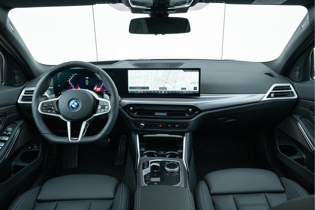 BMW 3 Serie Touring 330e M Sport Automaat / Panoramadak / Tr, Automaat, 1998 cc, Achterwielaandrijving, Zwart