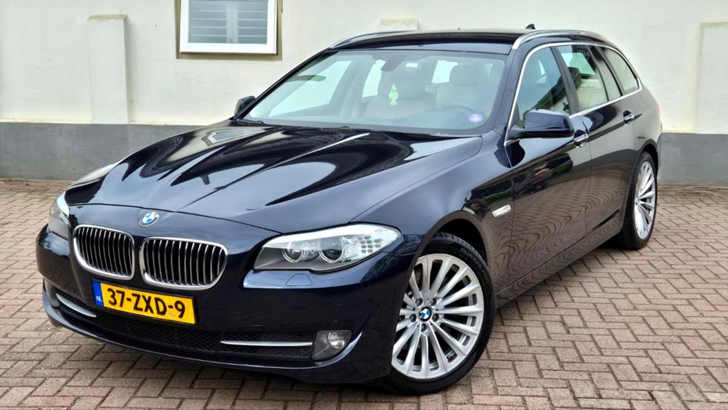 BMW 5-Serie 3.0 I 530 200KW Touring AUT 2013 Blauw, Auto's, BMW, Achterwielaandrijving, Beige, 2000 kg, Blauw