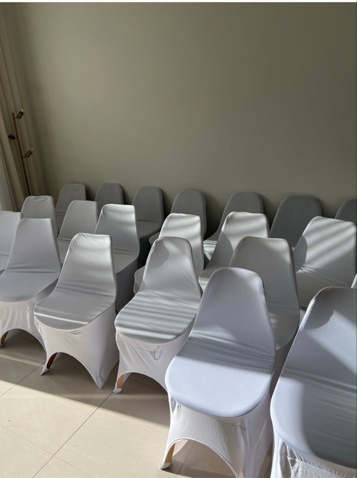 50 witte stoelhoezen (eenmalig gebruikt) met 25 stoelen, Ophalen, Zo goed als nieuw, Wit, Vijf, Zes of meer stoelen