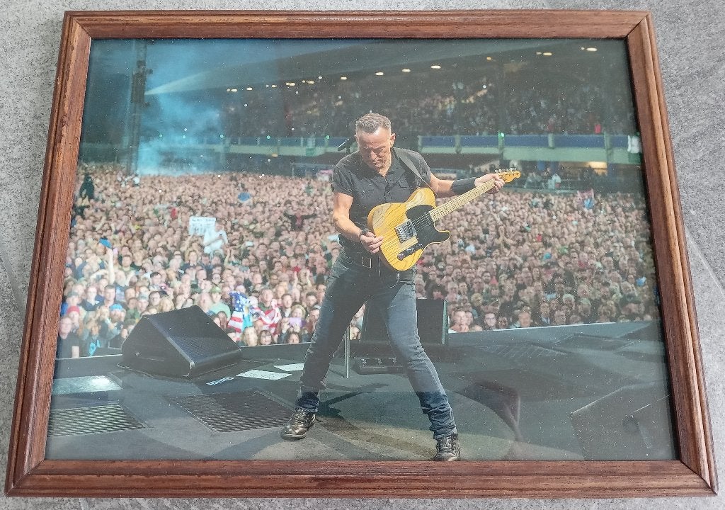 Bruce Springsteen fotolijst + poster, Verzamelen, Verzenden, Zo goed als nieuw, Foto of Kaart