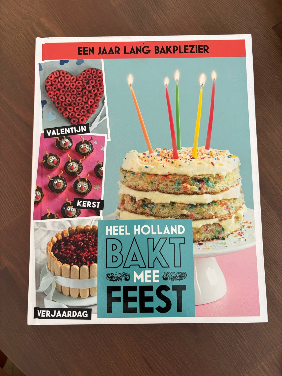 Heel Holland Bakt Mee Feest - Een jaar lang bakplezier, Ophalen of Verzenden, Zo goed als nieuw, Taart, Gebak en Desserts