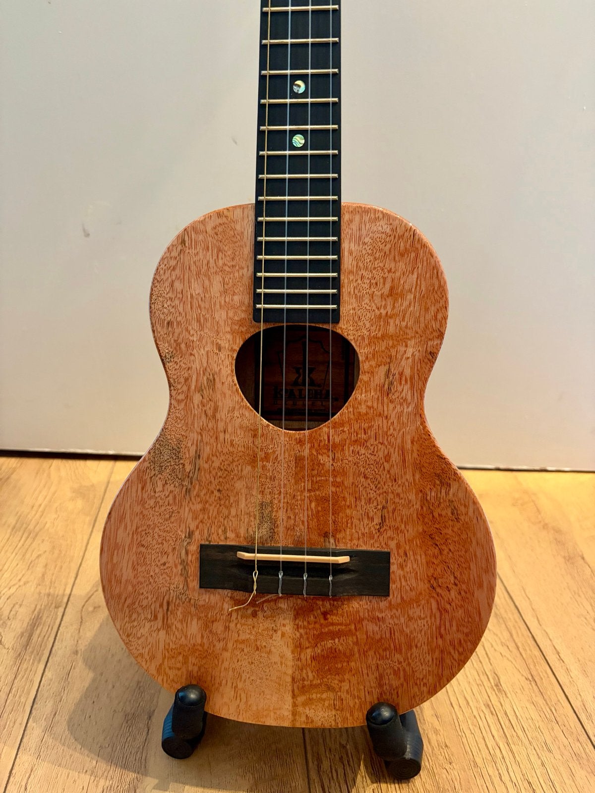 KoAloha mango ktm-00mg tenor ukelele nieuwprijs €1700, Muziek en Instrumenten, Ophalen, Zo goed als nieuw, Ukelele
