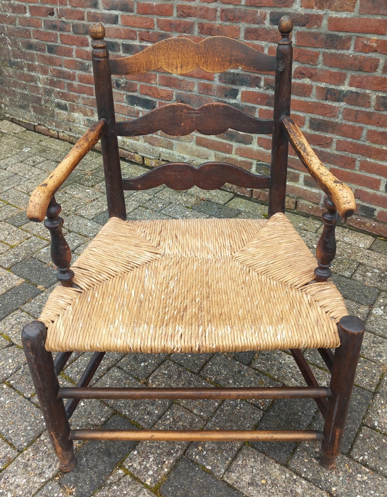 Antieke houten stoel met biezen zitting, Antiek en Kunst, Antiek | Meubels | Stoelen en Banken, Ophalen