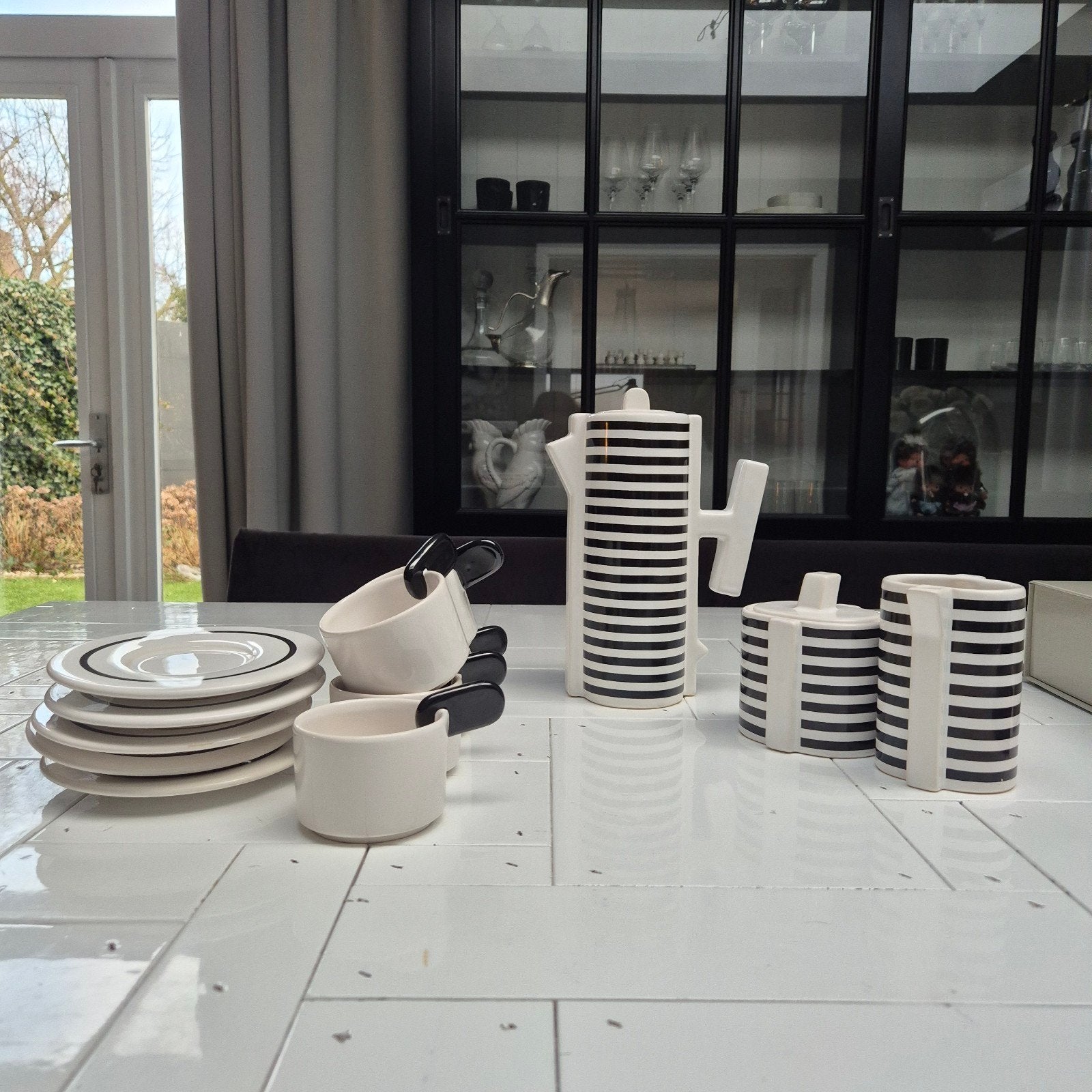 Marlett Italy Design Koffie/Theeservies - Zwart/Wit Gestreep, Huis en Inrichting, Gebruikt, Overige merken, Keramiek, Ophalen of Verzenden