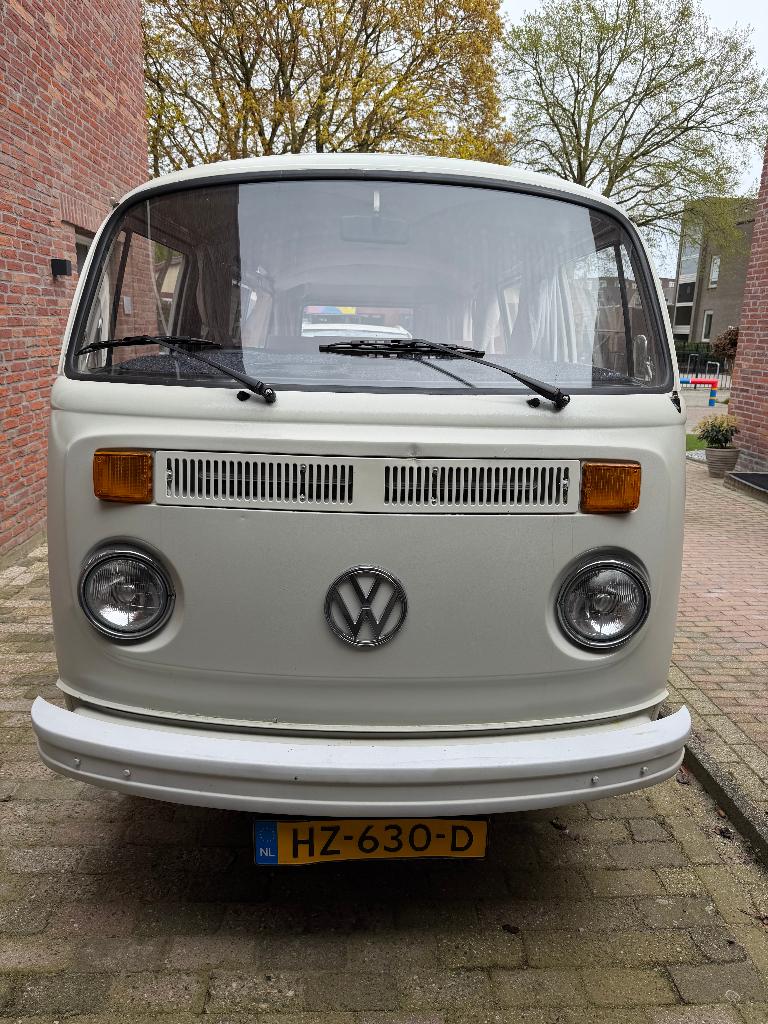 Volkswagen T2 Camper – 1979 | Nieuw ingericht | APK t/m 2027, Auto's, 1305 kg, Achterwielaandrijving, Bluetooth, 4 stoelen