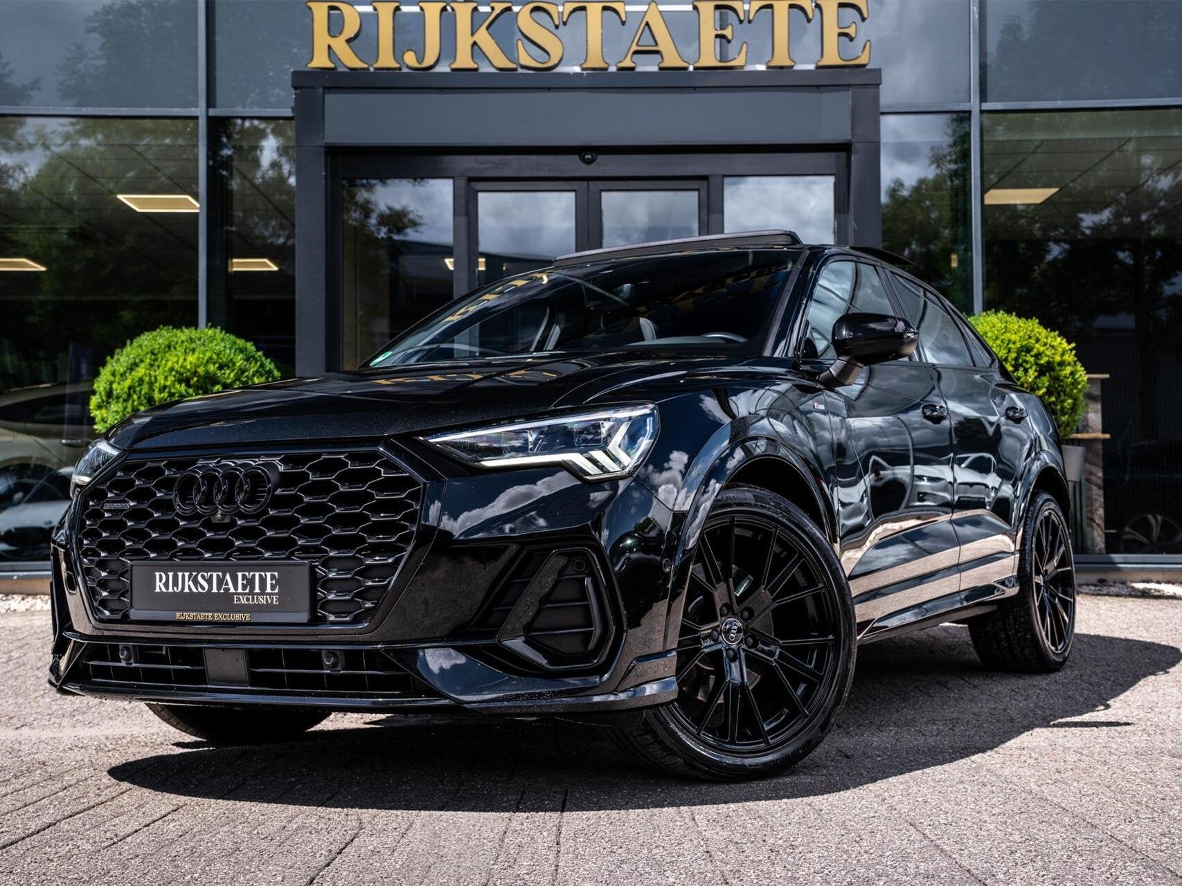 Audi Q3 Sportback 45 TFSI Quattro S-LINE|PANO|MATRIX|B&O, Dealer onderhouden, Gebruikt, 4 cilinders, Zwart