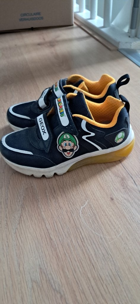 Kinderschoenen/sneakers voor jongens- Super Mario, Schoenen, Ophalen of Verzenden, Zo goed als nieuw, Jongen