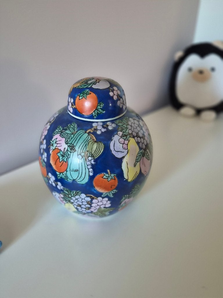 Antieke Chineze Thee kan, kopjes en bordjes en vaas met dop, Ophalen