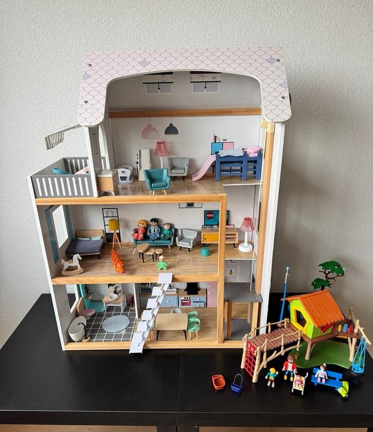 Poppenhuis; met playmobile City life; zeer compleet, Verzamelen, Ophalen, Zo goed als nieuw, Poppenhuis