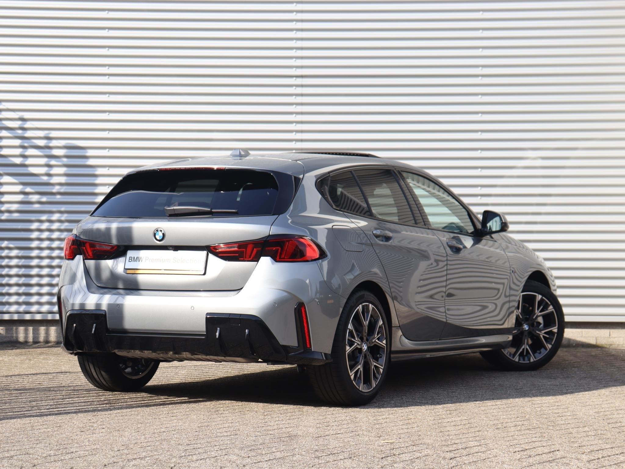 BMW 1 Serie 5-deurs 120 | M Sportpakket | Panodak | Getint G, Stof, Gebruikt, Met garantie (alle), Origineel Nederlands