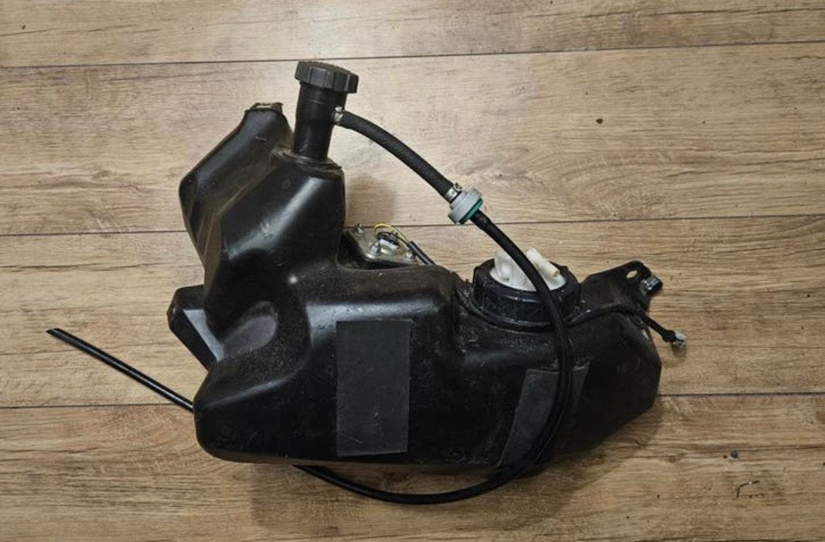 Benzine tank met pomp vespa sprint Iget €40, Ophalen of Verzenden, Gebruikt