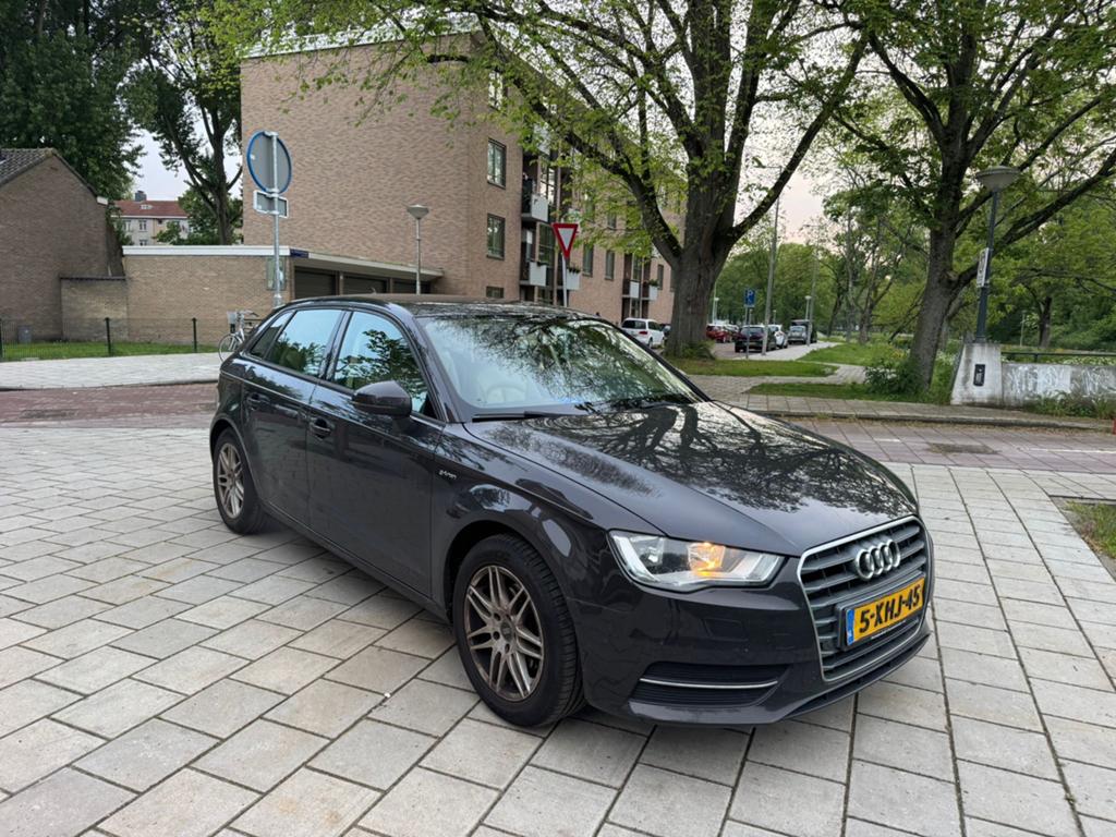 Audi A3 1.4TFSI G-tron 81KW SB S-tro 2014 Bruin, Auto's, 4 cilinders, 1395 cc, Particulier, Onderhoudsboekje
