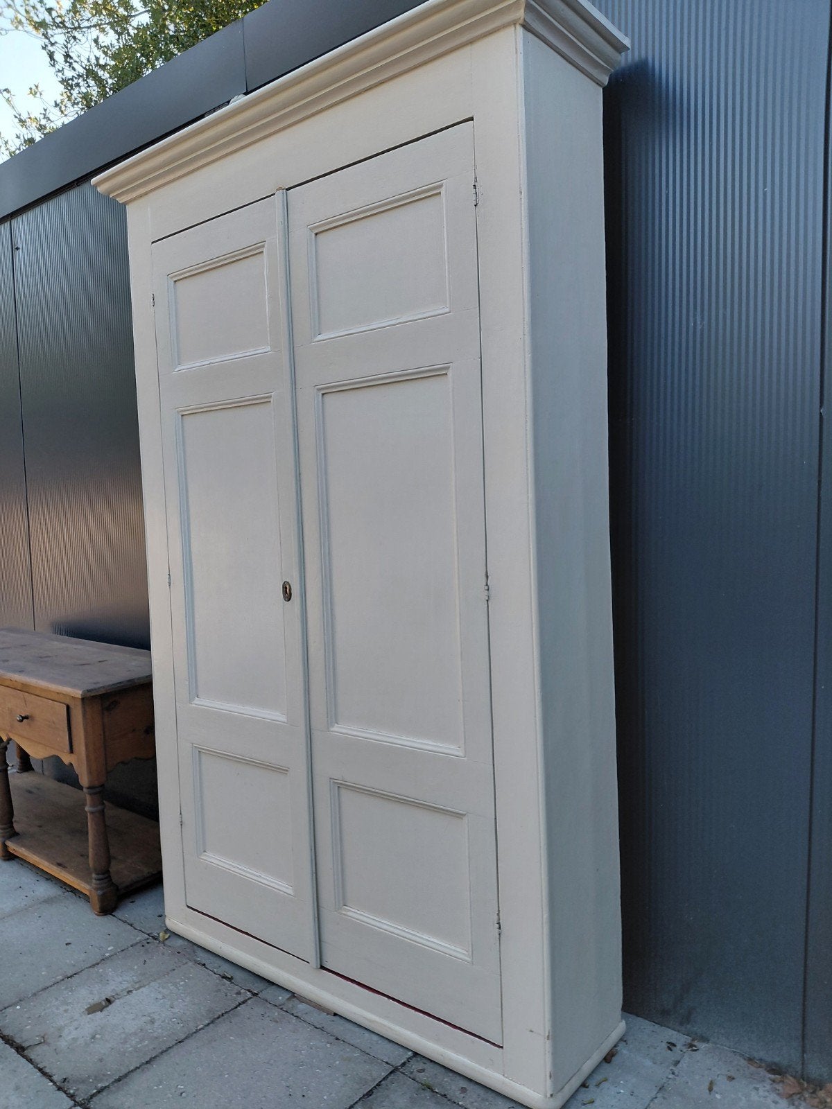 Grote oude schoolkast, Ophalen