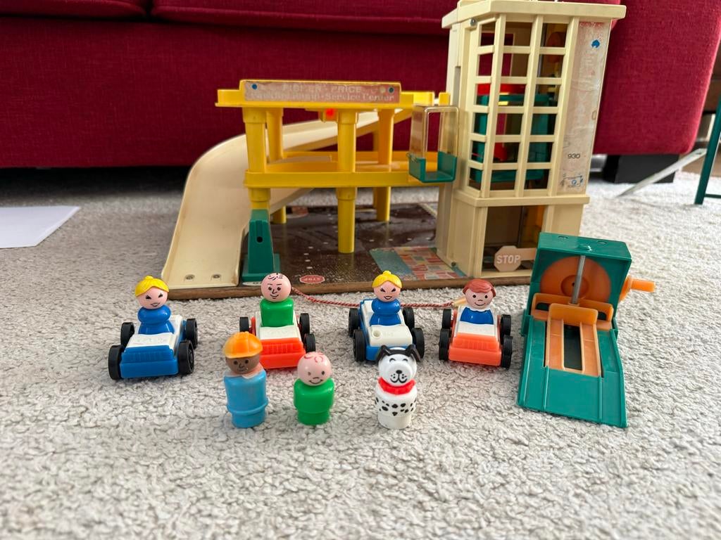 Vintage Fisher-Price Garage met auto's en figuren, Ophalen of Verzenden, Gebruikt, Speelset