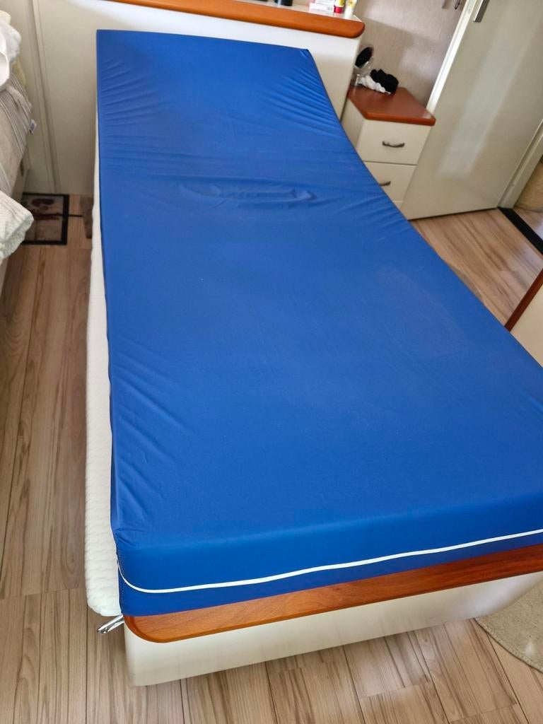 1 jaar oud 80x200 cm koudschuim ziekenhuis matras 22 cm dik, Ophalen, Eenpersoons, Nieuw, 80 cm