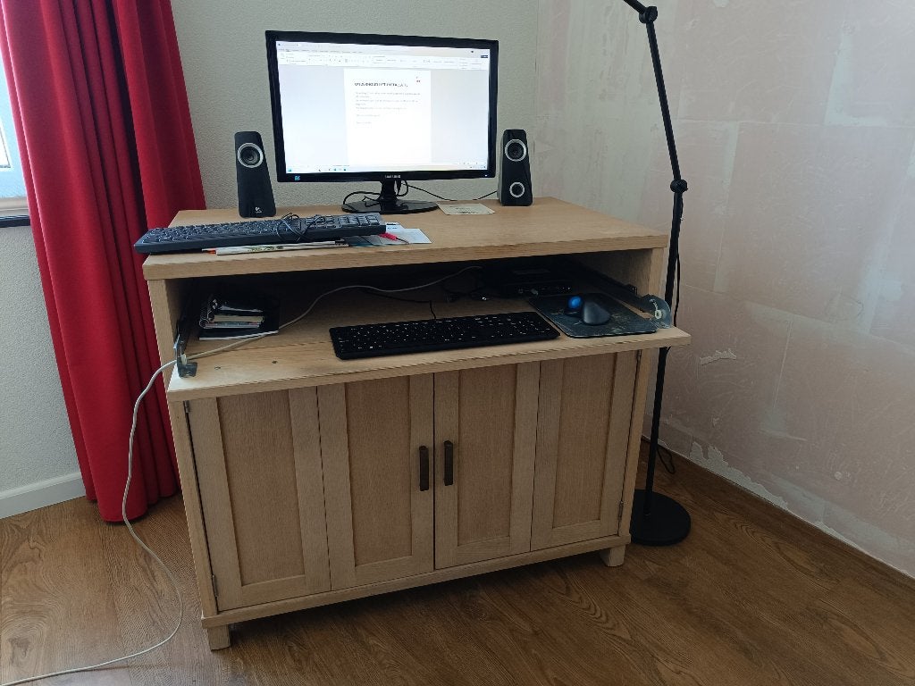 Houten computerburo met veel bergruimte, Gebruikt, Hout, 104 cm, Scheidingswand