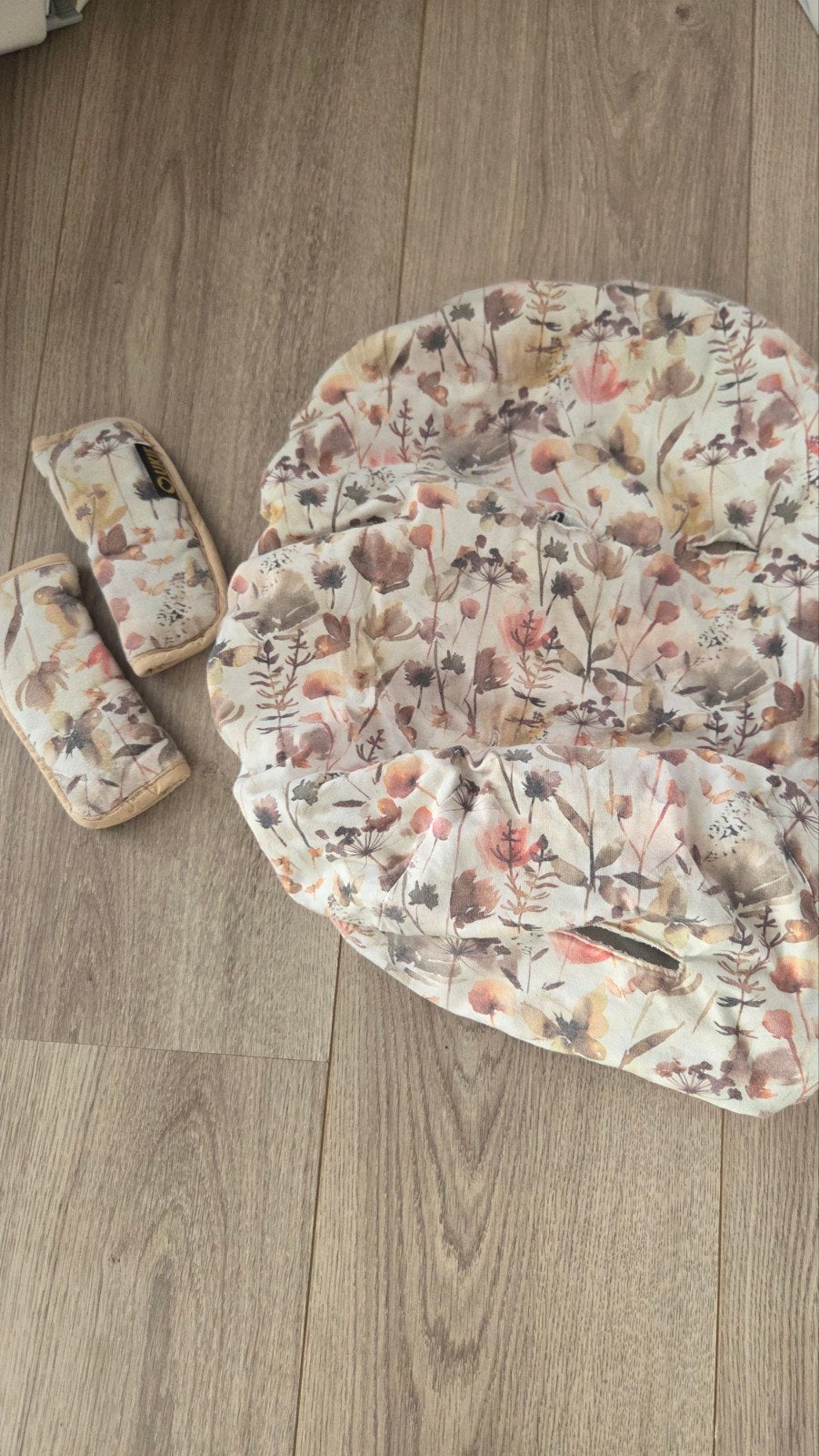Ukje Stokke Newborn hoes - Bloemenprint, Kinderen en Baby's, Ophalen, Zo goed als nieuw