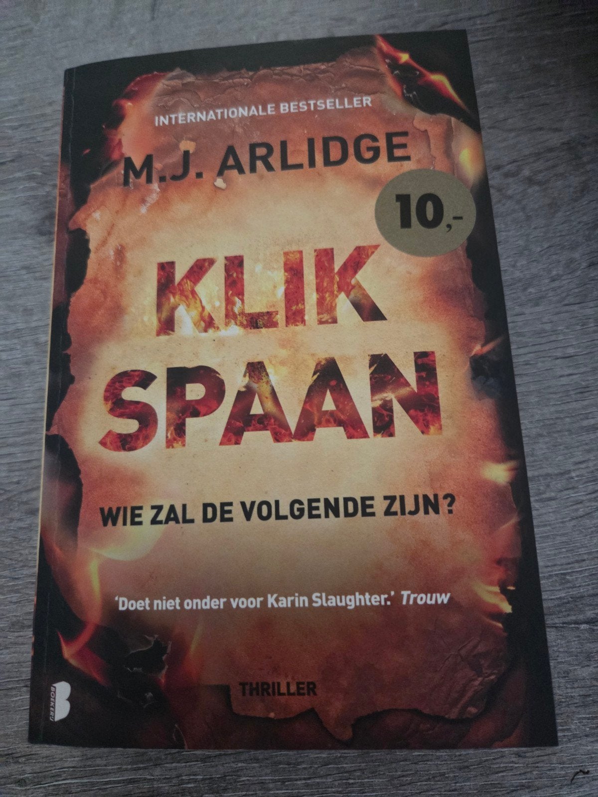 M.J. Arlidge - Klikspaan: Wie zal de volgende zijn?, Ophalen of Verzenden, Gelezen, M.J. Arlidge, Europa overig