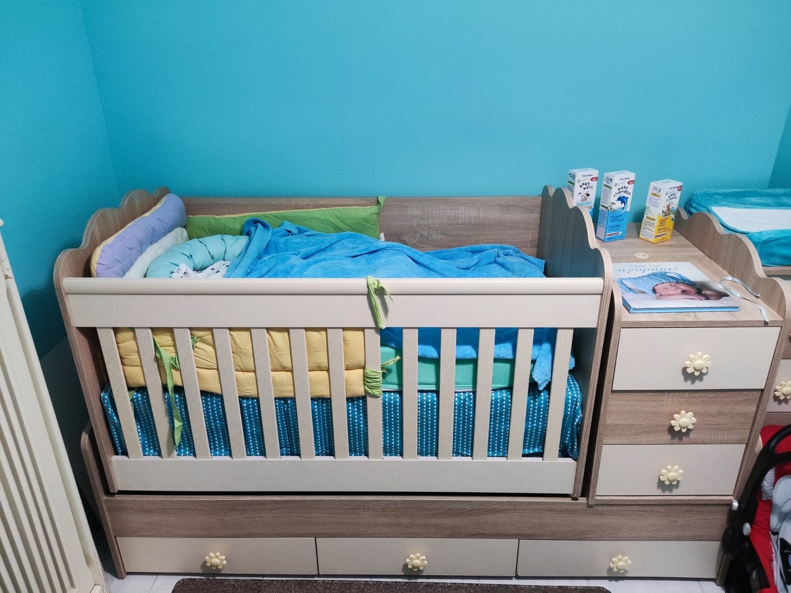 Convertibel Babybed / Ledikant Eiken & Crème met Opslag, Ophalen, 70 tot 85 cm, Zo goed als nieuw, Hoogslaper of Stapelbed