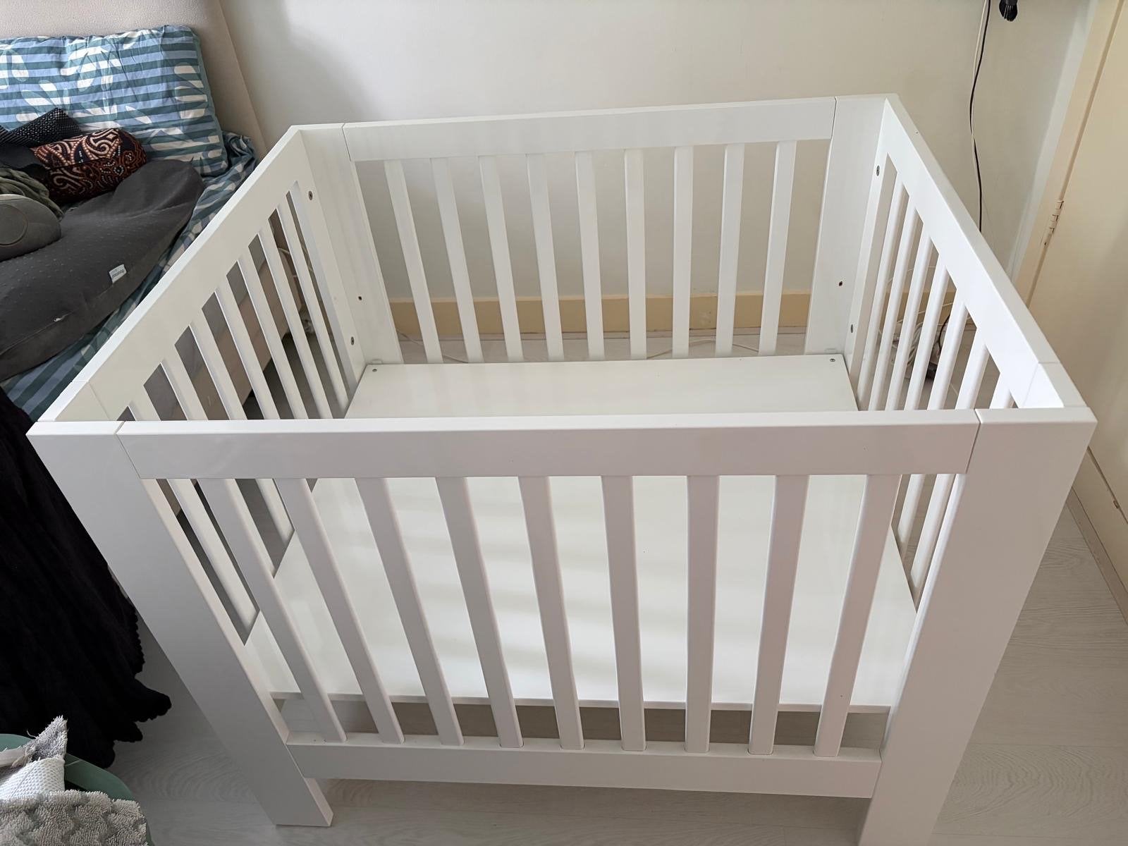 Witte box van Babypark, Ophalen, Zo goed als nieuw, Vierkant, In hoogte verstelbaar