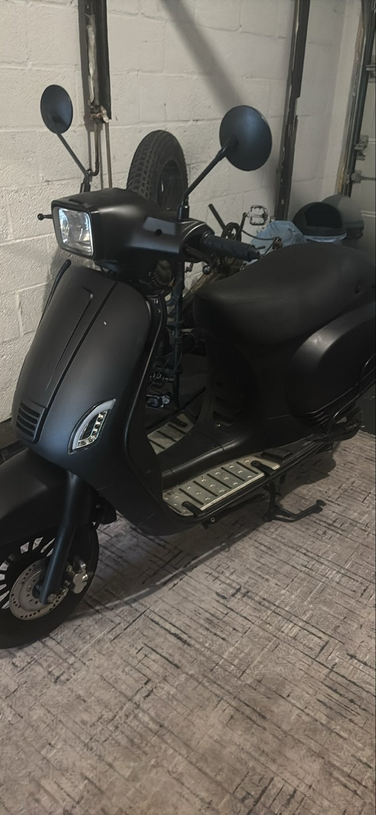 Matzwarte scooter - Goed onderhouden, Ophalen, Gebruikt, Benzine, Overige merken