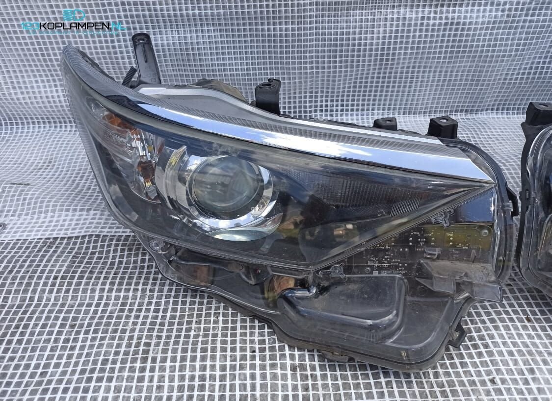 Toyota Auris 2 E18 Facelift koplamp links rechts, Auto-onderdelen, Verlichting, Gebruikt, -, -, Ophalen of Verzenden
