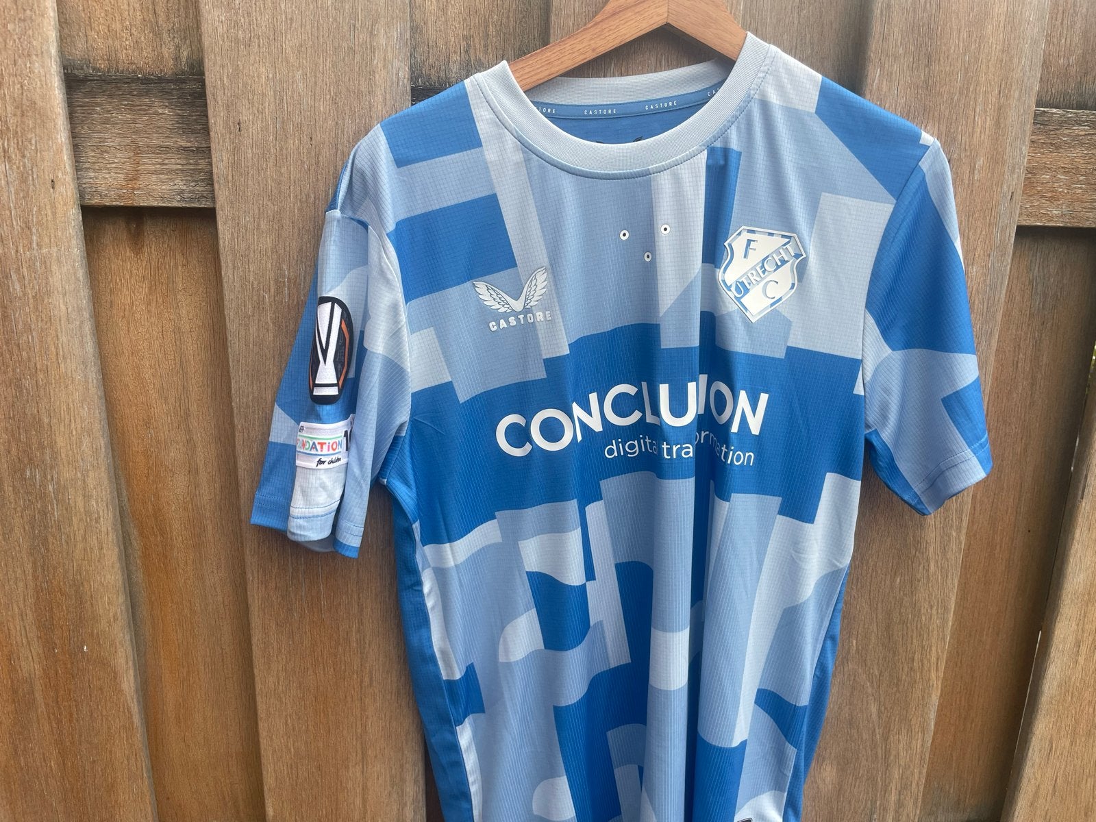 Europa Pro player “El Karouani” shirt FC Utrecht 25/26, Maat M, Ophalen of Verzenden, Zo goed als nieuw, Shirt