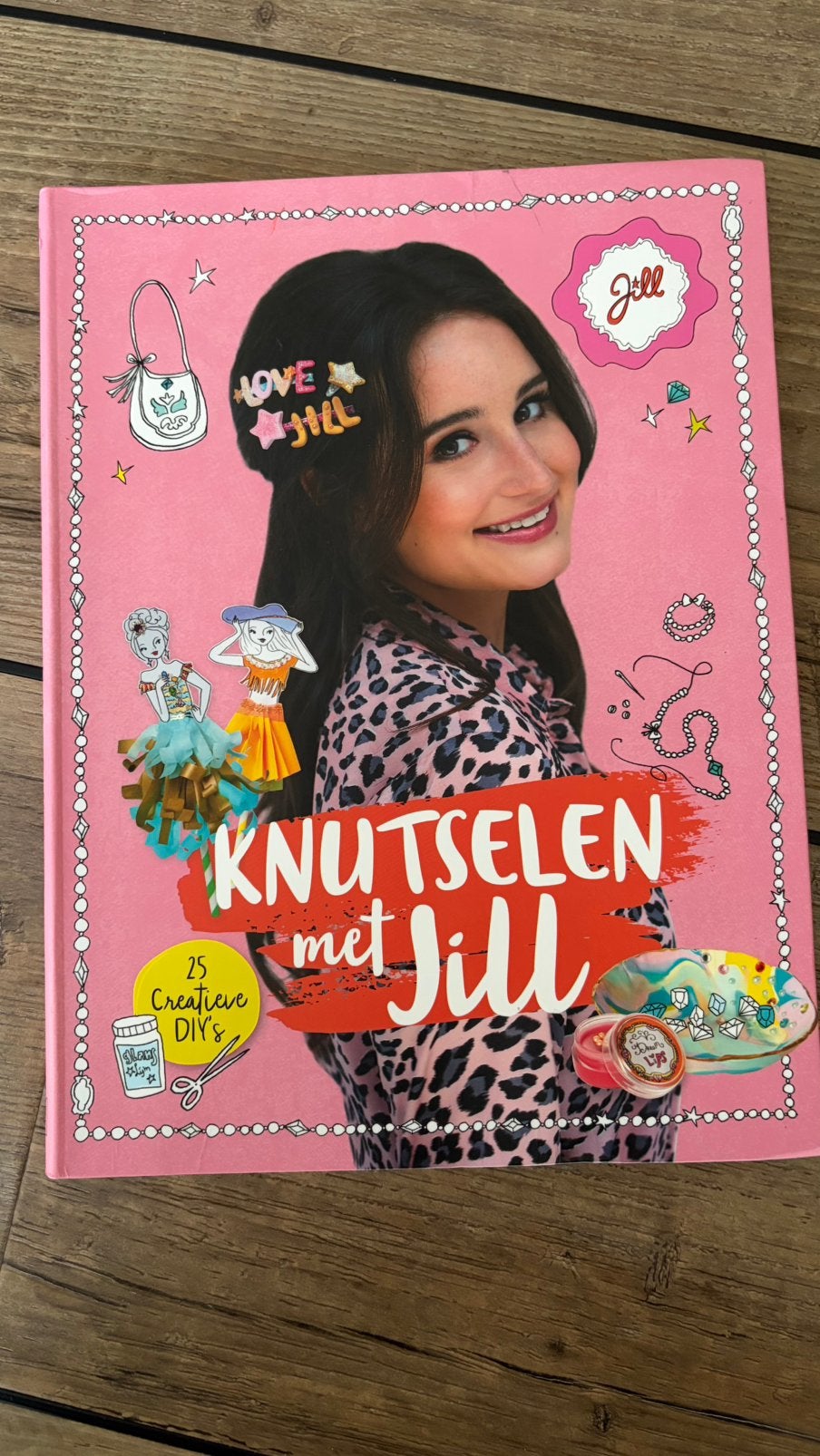 Knutselen met Jill, Ophalen of Verzenden, Zo goed als nieuw, Boek of Gids