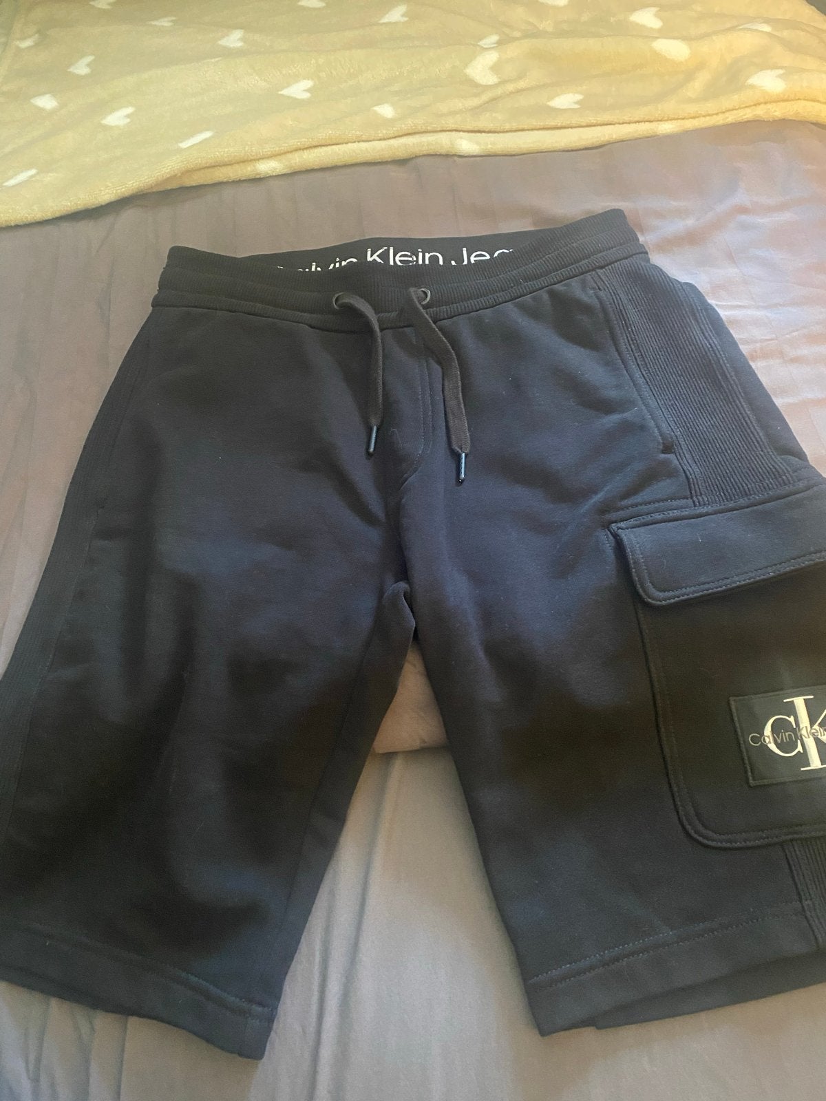 Calvin Klein Jeans korte broek - net over de knie, Ophalen of Verzenden, Zo goed als nieuw, Overige maten, Zwart