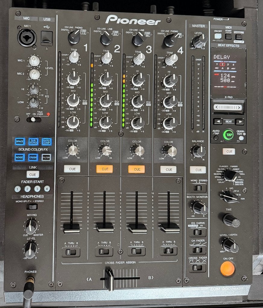 Foto 4 van Pioneer DJ set: 2x CDJ-900 Nexus + DJM-900 Nexus + Zomo case