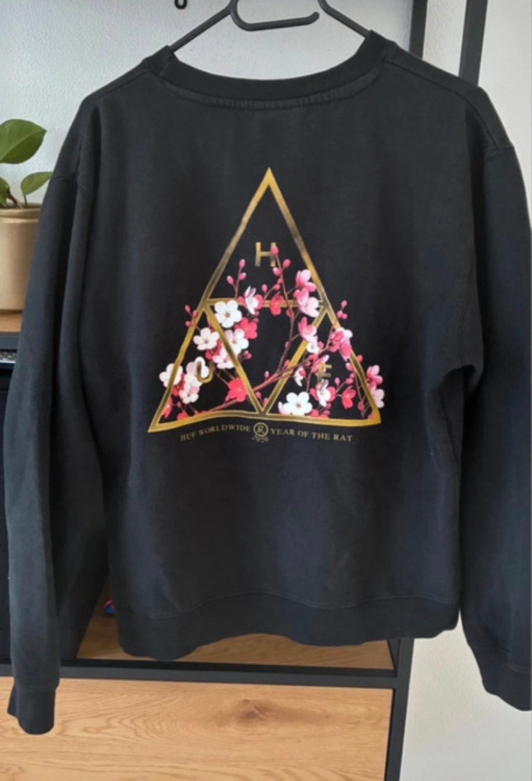 HUF Sweater Maat S - Zwart met bloemenprint, Ophalen of Verzenden, Gedragen, Maat 46 (S) of kleiner, Zwart