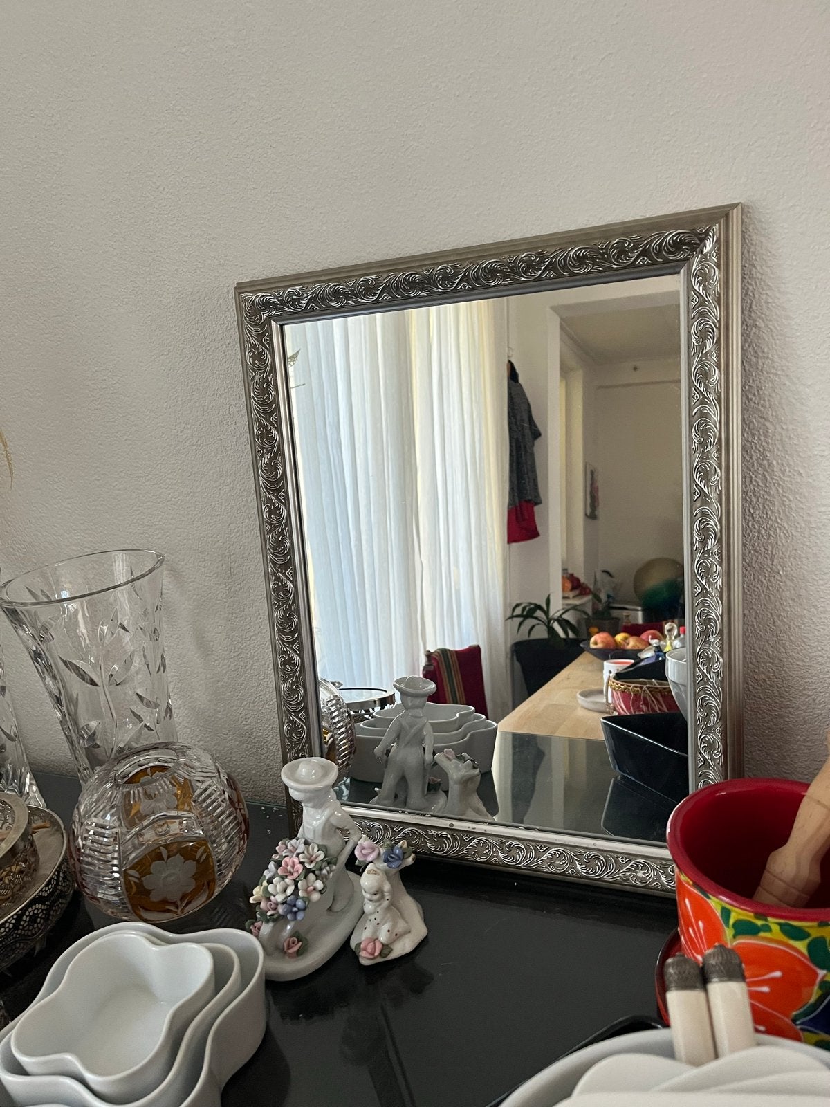 Decoratieve spiegel met sierlijke zilveren lijst, Ophalen of Verzenden, Rechthoekig, 50 tot 100 cm, Minder dan 100 cm