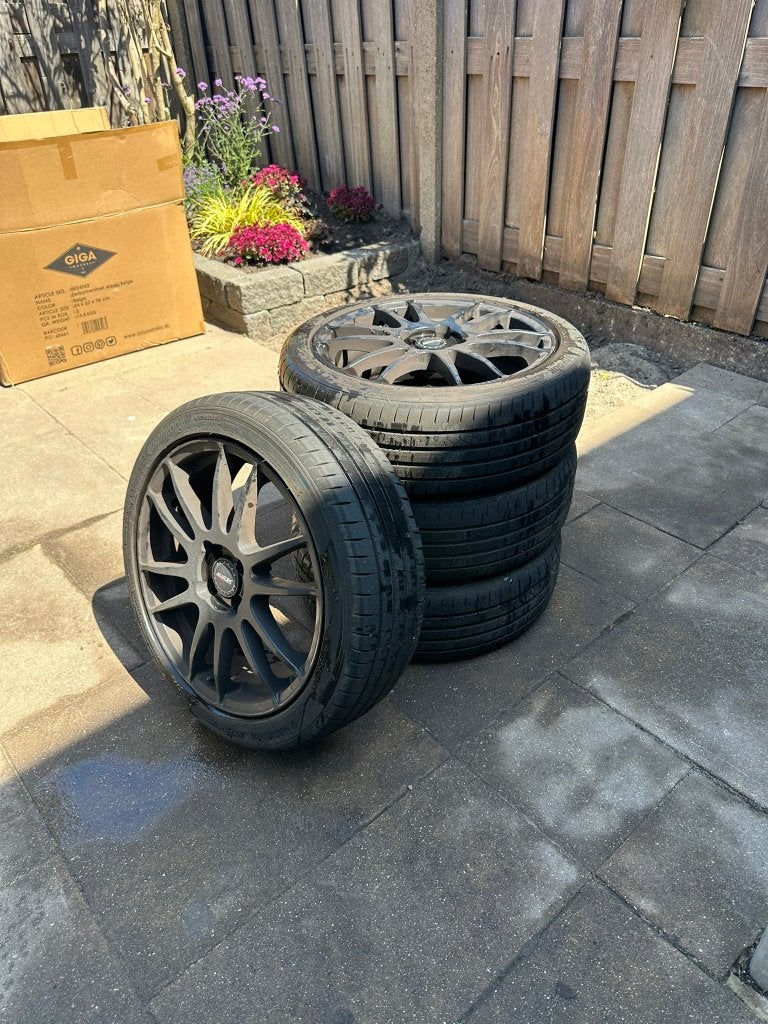 Banden + Velgen uit 2023 (17 inch, 205 mm breed), Auto-onderdelen, Banden en Velgen, Ophalen, Gebruikt, 17 inch, 205 mm
