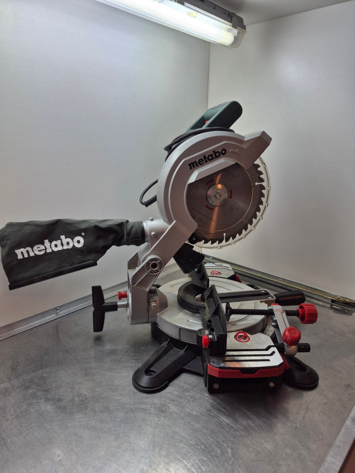 Metabo Afkortzaag KS 216 M, Ophalen, Zo goed als nieuw, Afkortzaag, 30 tot 70 mm