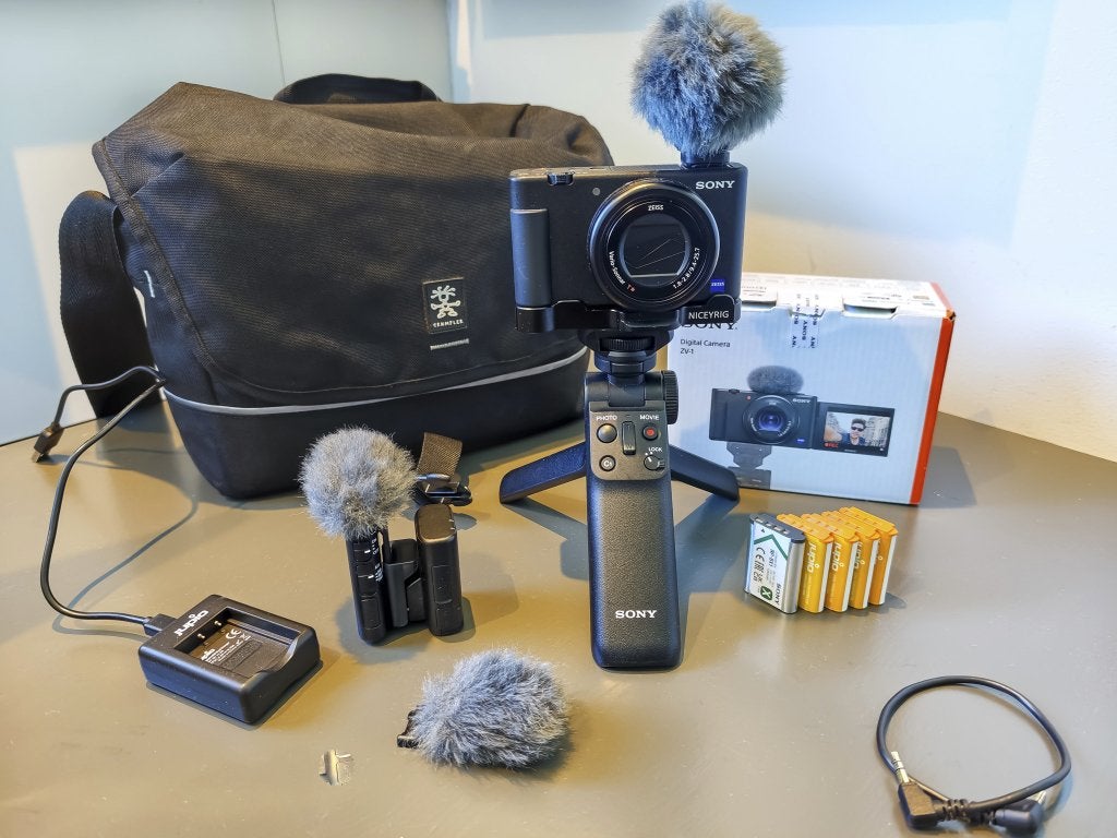 Sony ZV-1 + Micofoon (2x) + handgrip (GP-VPT2BT) + 5 accu, Ophalen, Cameratas, Zo goed als nieuw, Handmatige focus