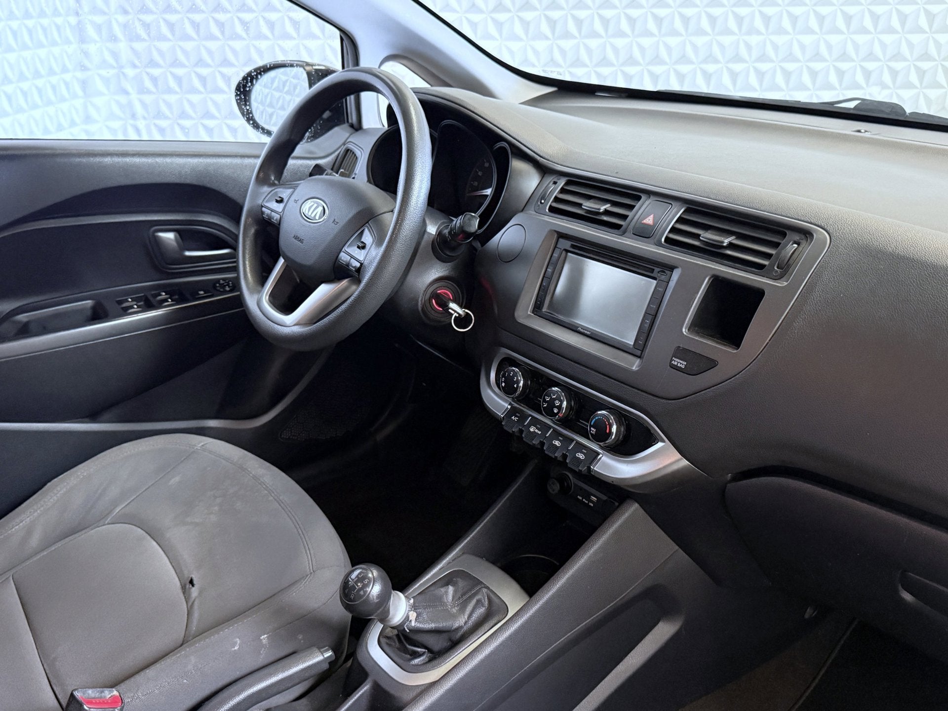 Kia Rio 1.2 CVVT Comfort + VEEL KM = EXPORT / HANDEL! (2013), Euro 5, Zwart, Origineel Nederlands, Bedrijf