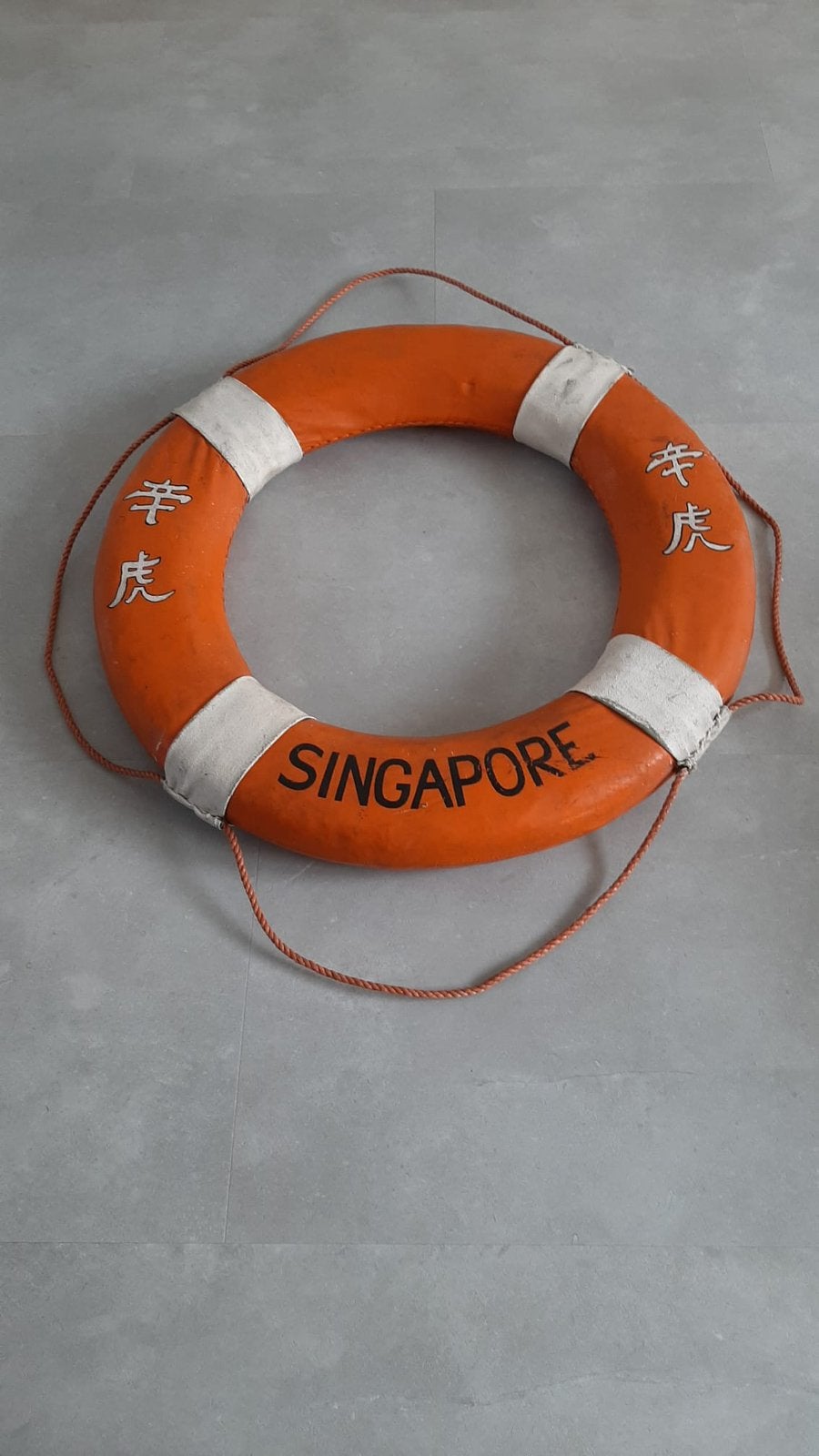 Antieke reddingsboei Singapore oranje, Antiek en Kunst, Ophalen of Verzenden