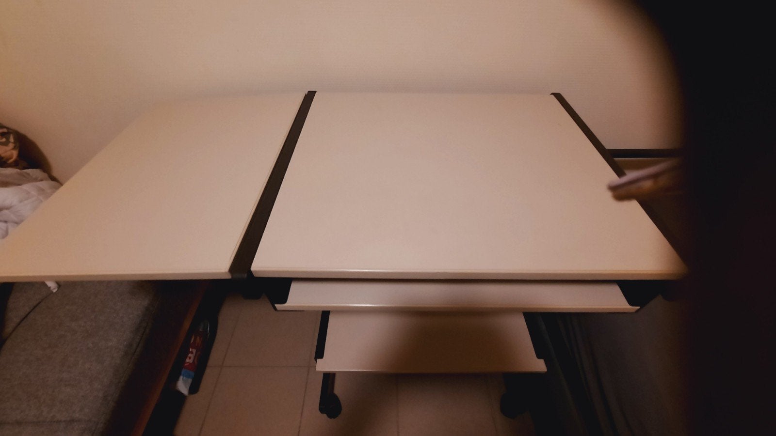 Computerbureau in zeer goede staat., Doe-het-zelf en Verbouw, Tekentafels, Ophalen of Verzenden, Zo goed als nieuw, Minder dan 130 cm