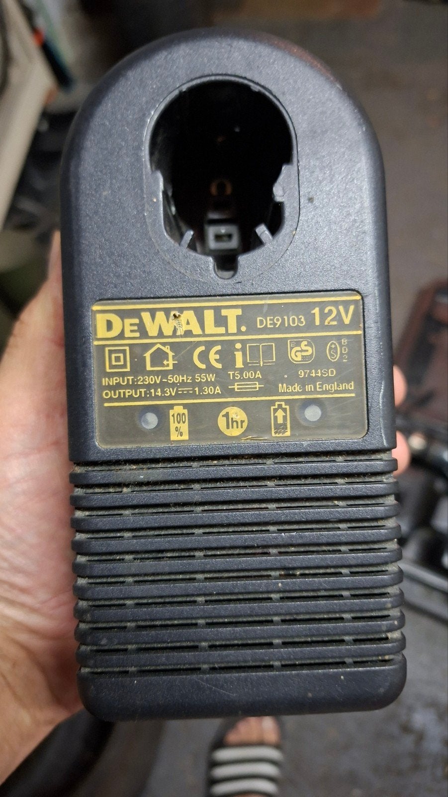 DeWalt DE9103 12V Acculader, Ophalen of Verzenden, Gebruikt