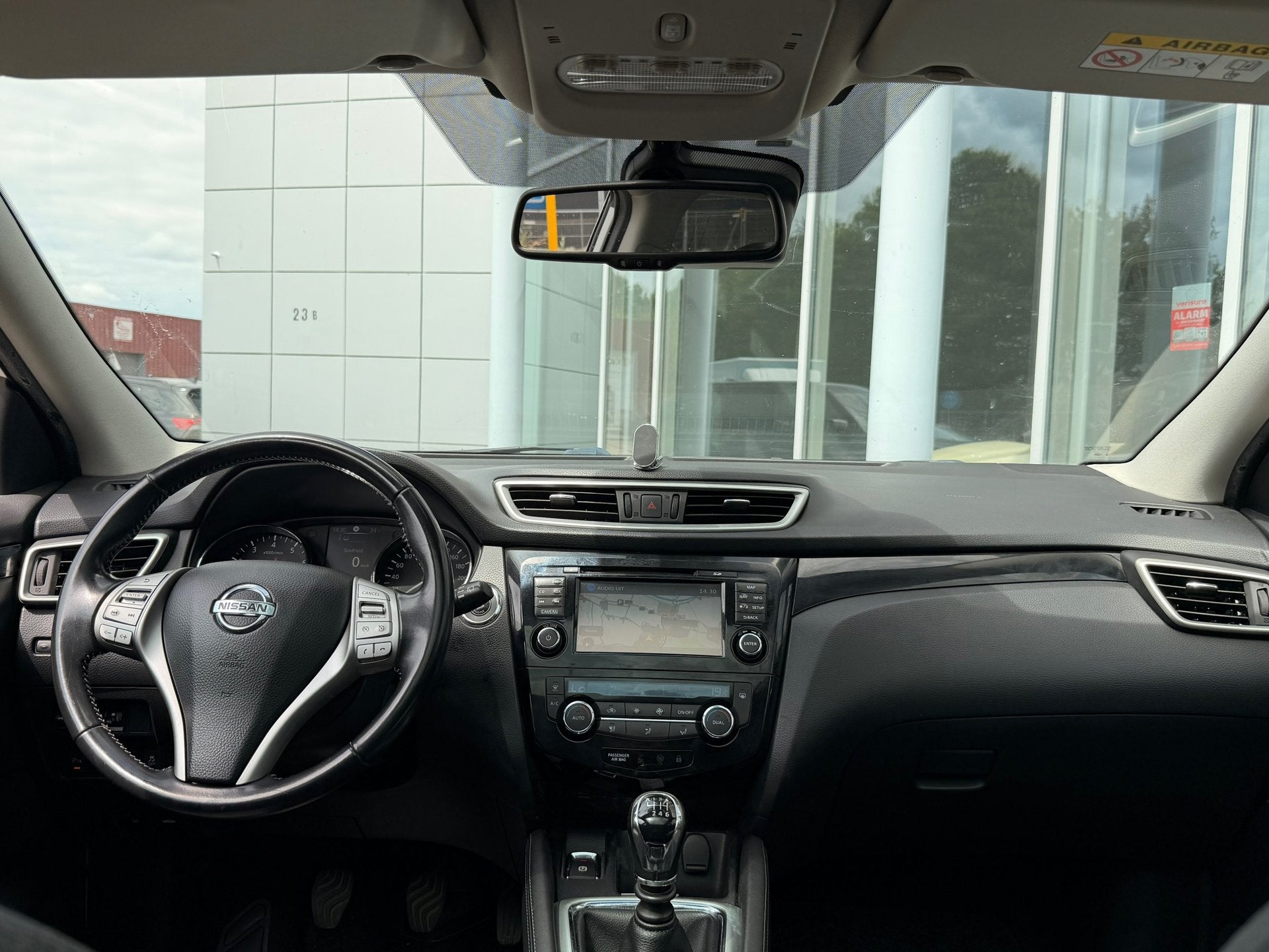Nissan Qashqai 1.2 Tekna|360Camera|Pano|Trekhaak, Auto's, Voorwielaandrijving, Gebruikt, 4 cilinders, Met garantie (alle)