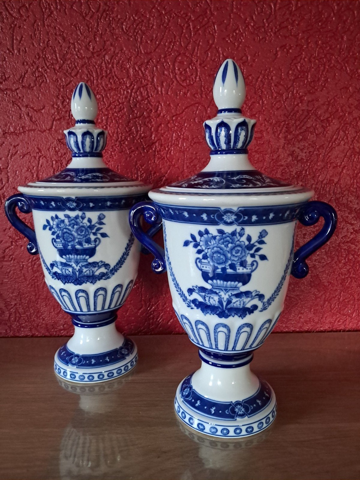 Exclusieve klasklassieke blauw-witte porseleinen urnen., Ophalen of Verzenden