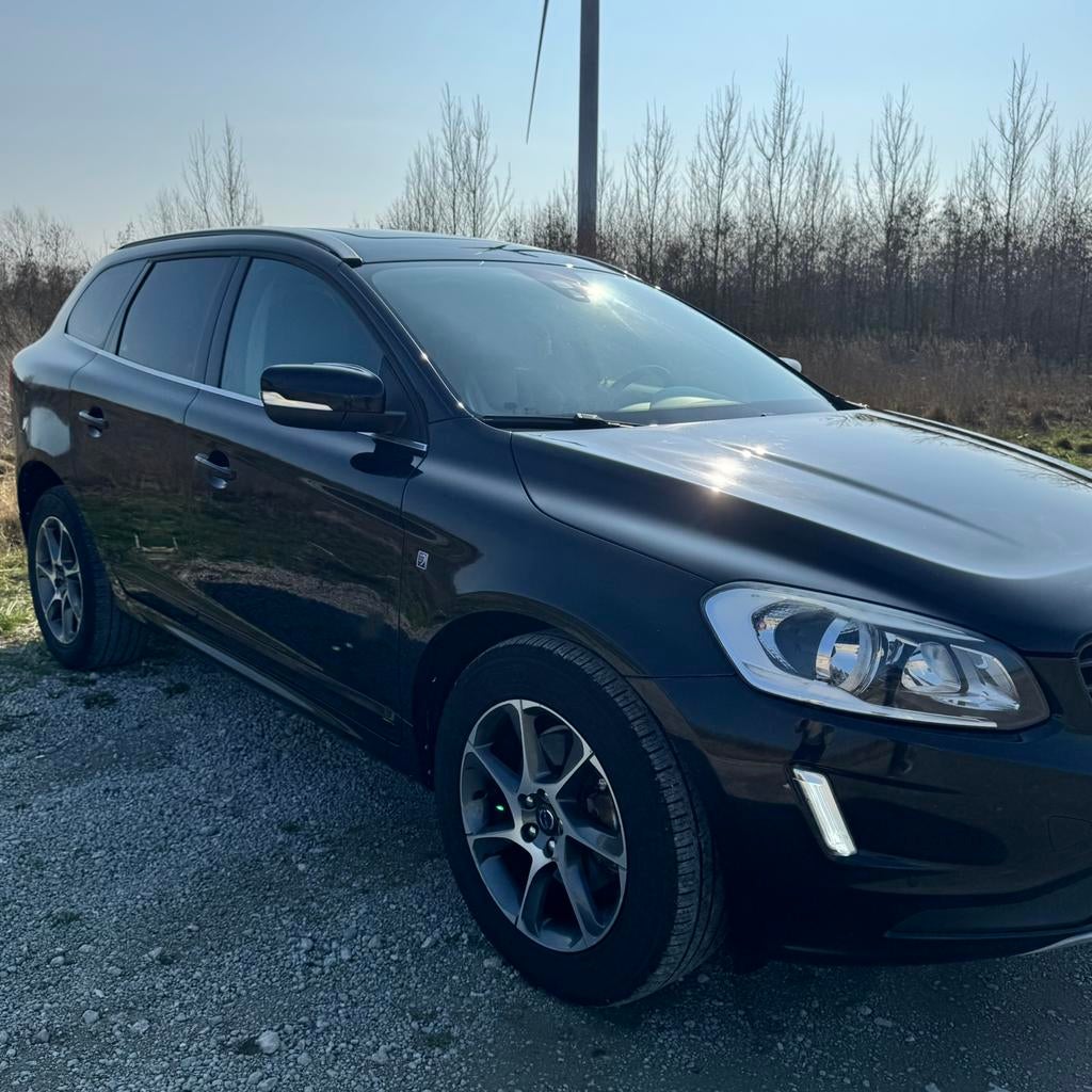 Volvo xc60 2016, 1800 kg, 4 cilinders, Zwart, Leder