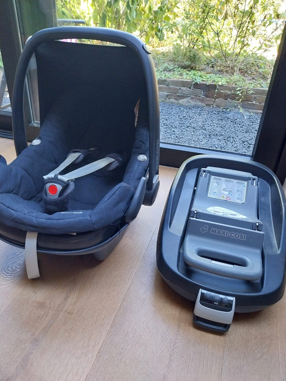 Maxi Cosi Pebble met FamilyFix base, Ophalen, Gebruikt, Zijbescherming, Isofix