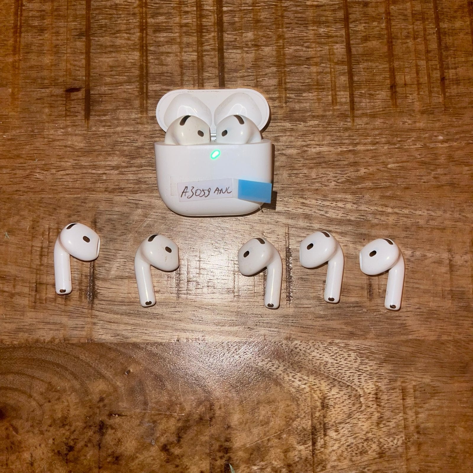 Originele AirPods 4 ANC oortjes (Links A3056, Rechts A3055), Gebruikt, Actieve ruisonderdrukking, Ophalen of Verzenden, Apple