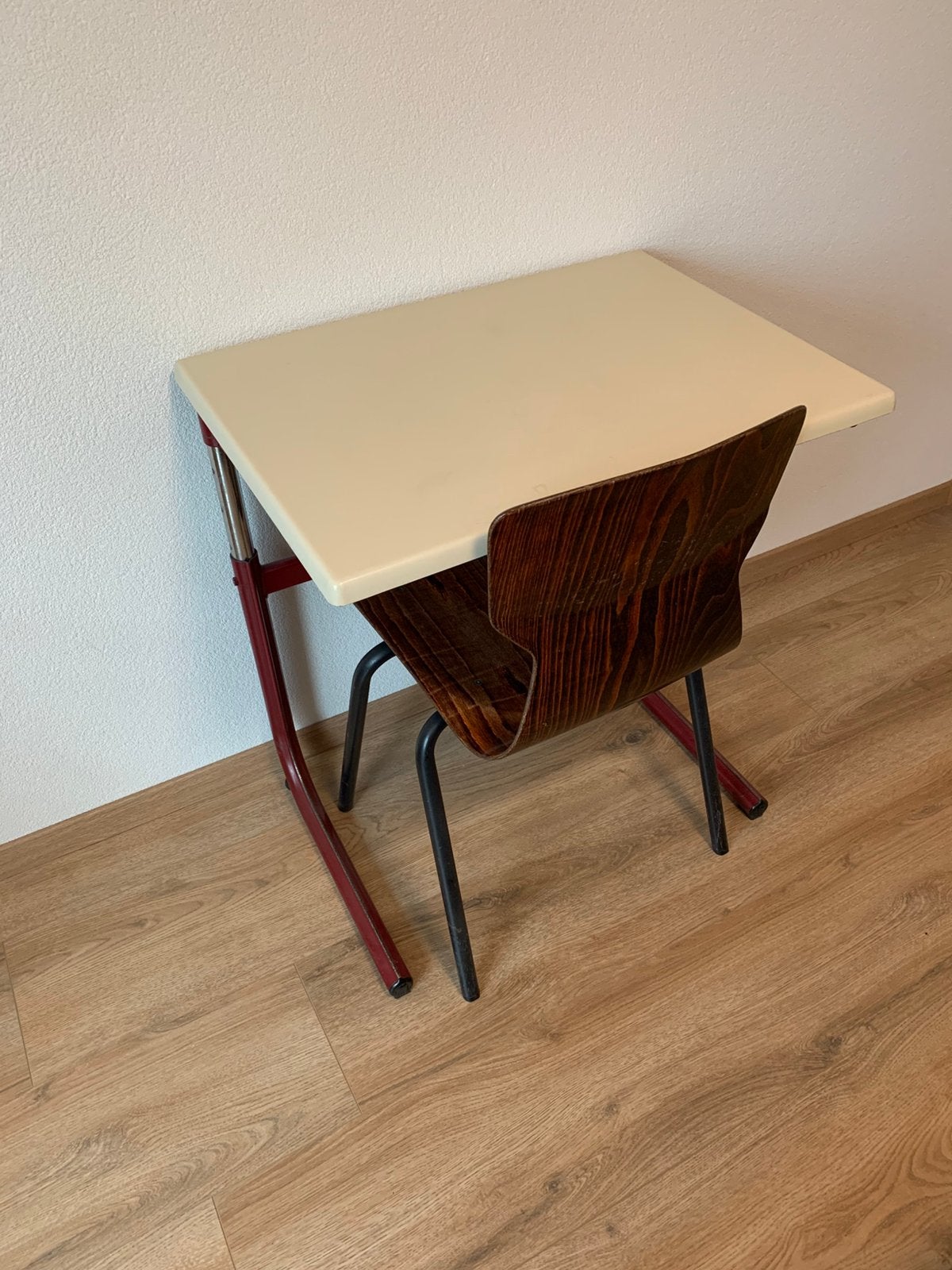 80 Bruinzeel schooltafeltje met bijpassende Brynzeel stoel., Ophalen, Zo goed als nieuw, Tafel(s)