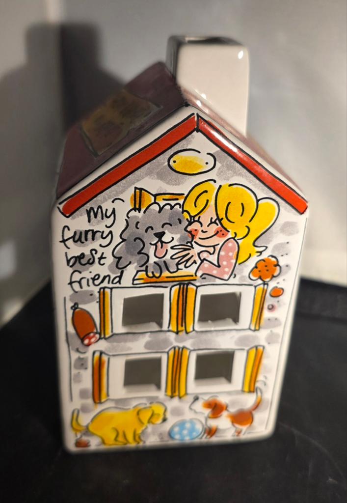 Blond Amsterdam Huisje 'Home is where my dog is', Huis en Inrichting, Woonaccessoires | Overige, Zo goed als nieuw, Steen/keramiek