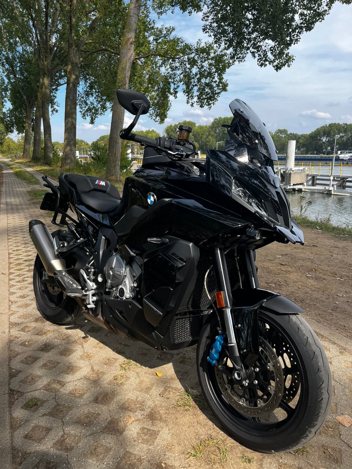BMW M1000XR full black (navi,kofferset,led verstralers,etc), Motoren, Cruise Control, Particulier, Toermotor, 999 cc