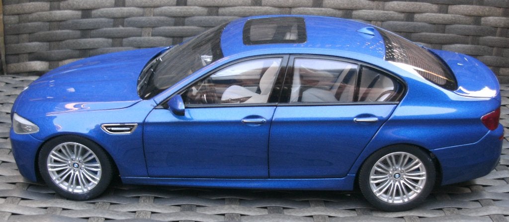 (85) . BMW M5 . 1/18 . geen doos aanwezig ., Ophalen of Verzenden, Zo goed als nieuw, Auto, Overige merken